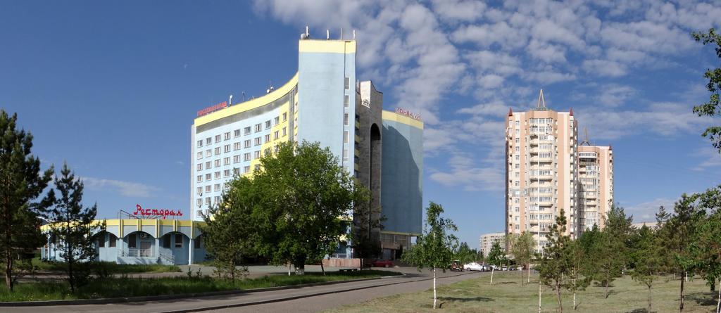 Sary Arka Hotel Павлодар Екстериор снимка