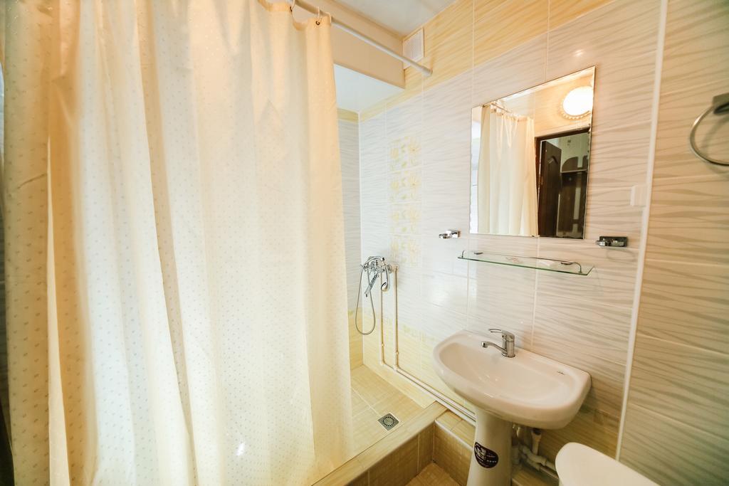 Sary Arka Hotel Павлодар Екстериор снимка